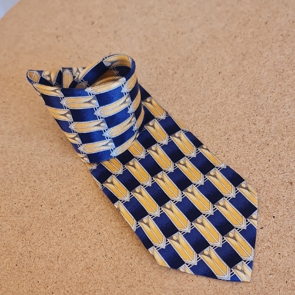 Make Offer Club Room Blue and Yellow Geometric Tie